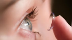 Contact lens-related eye infection puts UK woman's vision at risk