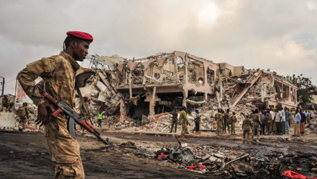 Truck bomb kills at least 10 in Somalia Truck bomb kills at least 10 in Somalia