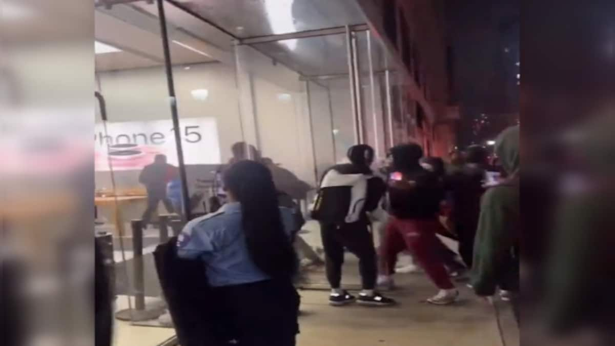 WATCH: Over 100 masked teens ransack, loot Philadelphia stores leading to several arrests