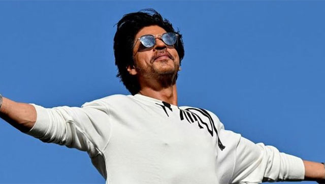 'Shah Rukh Khan was abused at every Bollywood party, almost everyone used to hate him,' reveals a journalist 'Shah Rukh Khan was abused at every Bollywood party, almost everyone used to hate him,' reveals a journalist