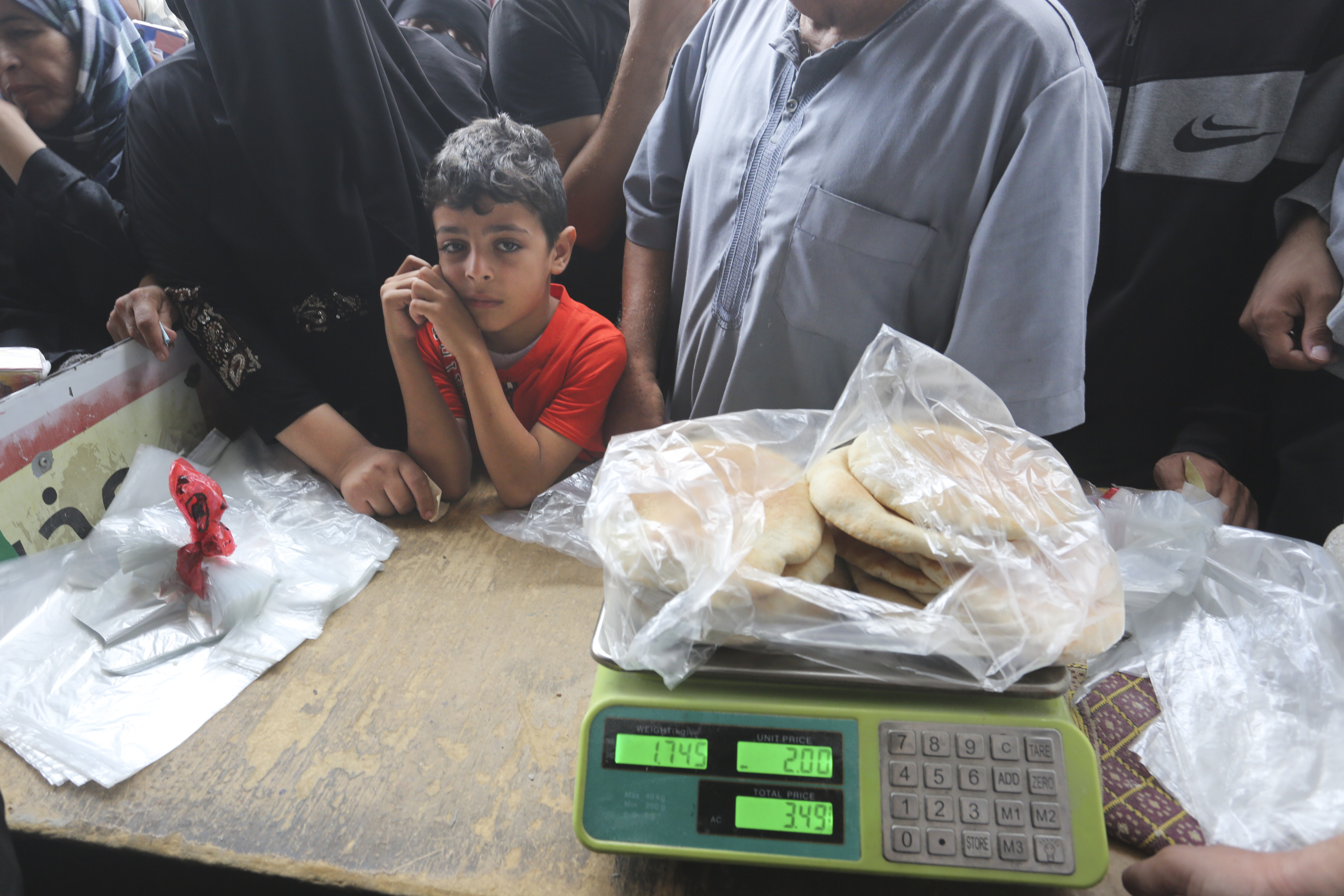How thousands are struggling to secure bread amidst the dire food shortages in Gaza How thousands are struggling to secure bread amidst the dire food shortages in Gaza