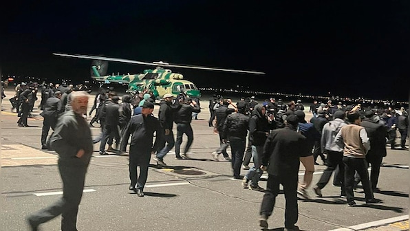 WATCH: Mob chanting ‘Allahu Akbar’ storms Russia’s Dagestan airport, searches for Jewish passengers from Israel