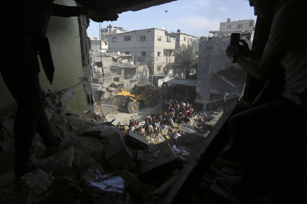 Israeli air strikes on residential blocks kill 32 in south Gaza amid calls for civilians to flee Israeli air strikes on residential blocks kill 32 in south Gaza amid calls for civilians to flee