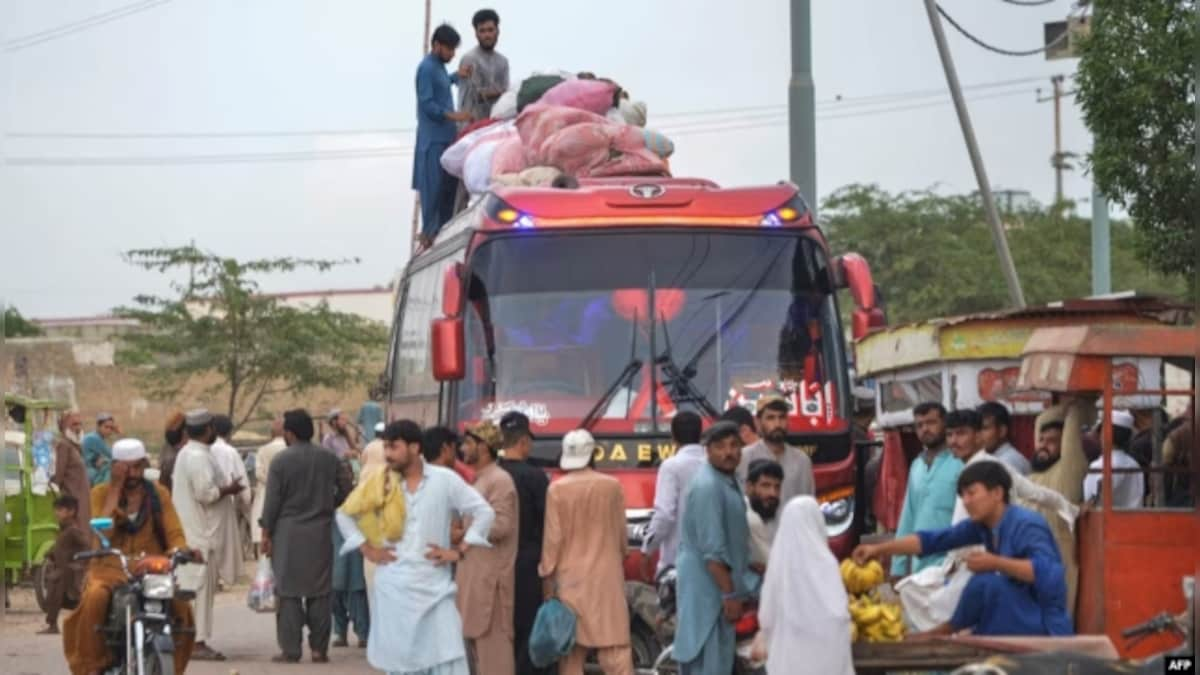 Pakistan sets up deportation centers as Afghan migrant deadline nears