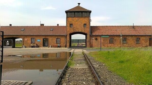 Second World War scholars debate silence of Pope Pius XII on holocaust