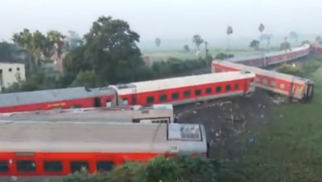 4 killed, 70 injured as Delhi-Kamakhya North East Express derails near Bihar's Buxar 4 killed, 70 injured as Delhi-Kamakhya North East Express derails near Bihar's Buxar