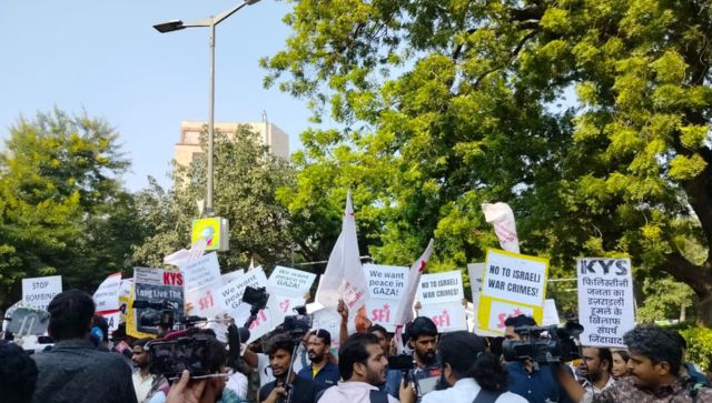 Students from JNU, Jamia Millia Islamia and Delhi University detained as they try to hold protest near Israeli embassy Students from JNU, Jamia Millia Islamia and Delhi University detained as they try to hold protest near Israeli embassy