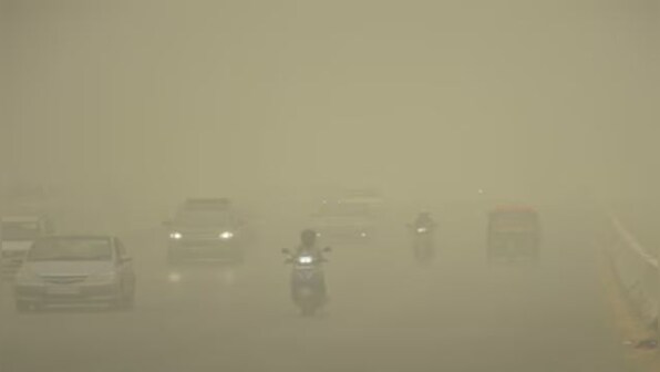 Delhi govt will re-launch 'Red light on Gaadi off' campaign from Thursday to contain vehicular pollution