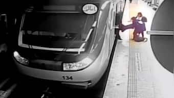 An Iranian teenager injured on Tehran Metro while not wearing a headscarf has died, state media say