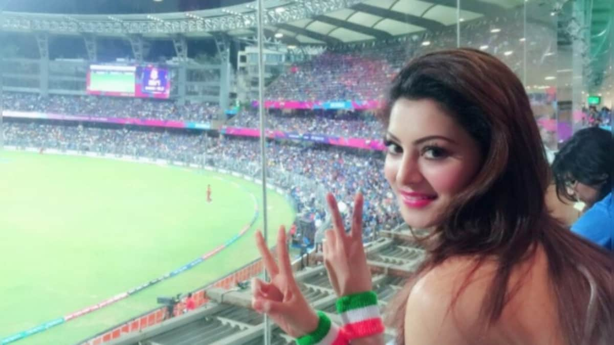 Urvashi Rautela loses '24 carat real gold' iPhone during IND-PAK World Cup match; internet has hilarious reactions