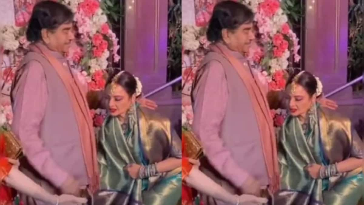 Watch: Rekha touches Shatrughan Sinha’s feet at a wedding; internet calls it 'beautiful'