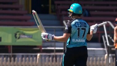 WATCH: Grace Harris smashes six with broken bat in Women's Big Bash League