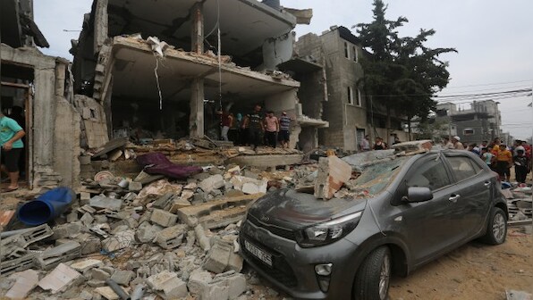 Hamas says 'heavy fighting' in Gaza as Israel steps up ground war