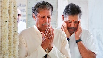 Bishan Singh Bedi passes away: Kapil Dev, Virender Sehwag among cricketing greats at spin legend's last rites