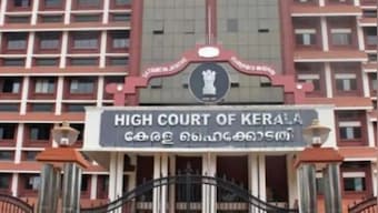 Kerala HC stays ban on bursting of crackers in religious places at odd hours