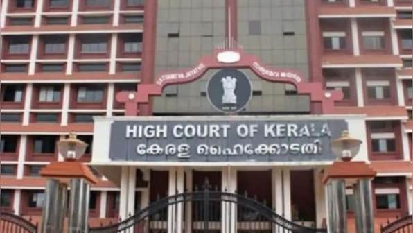 Kerala HC stays ban on bursting of crackers in religious places at odd hours
