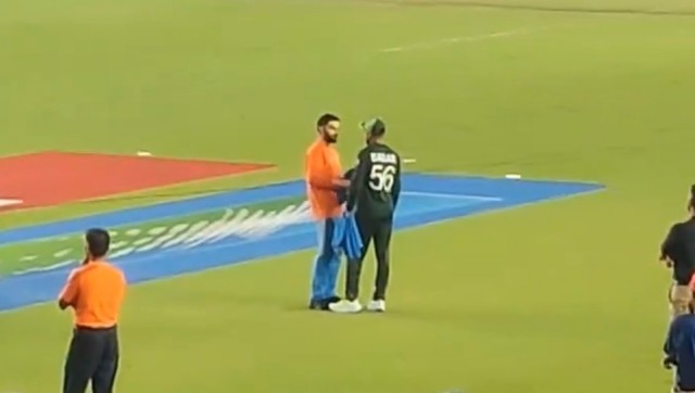 World Cup 2023: Virat Kohli gifts autographed jersey to Babar Azam - WATCH World Cup 2023: Virat Kohli gifts autographed jersey to Babar Azam - WATCH