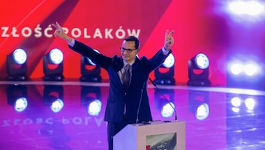 Polish PM pitches against migrants, warns of 'Islamic fighters' among refugees