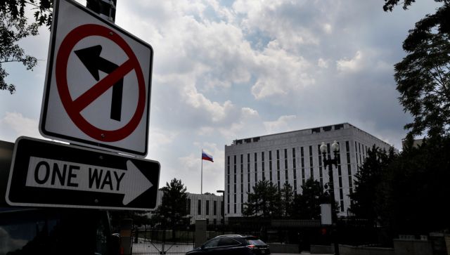 US expells 2 Russian diplomats after Moscow declared 2 US diplomats 'persona non grata' last month US expells 2 Russian diplomats after Moscow declared 2 US diplomats 'persona non grata' last month