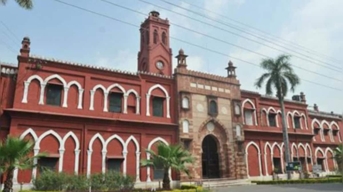 At Aligarh Muslim University, 300 girl students fall sick to food poisoning