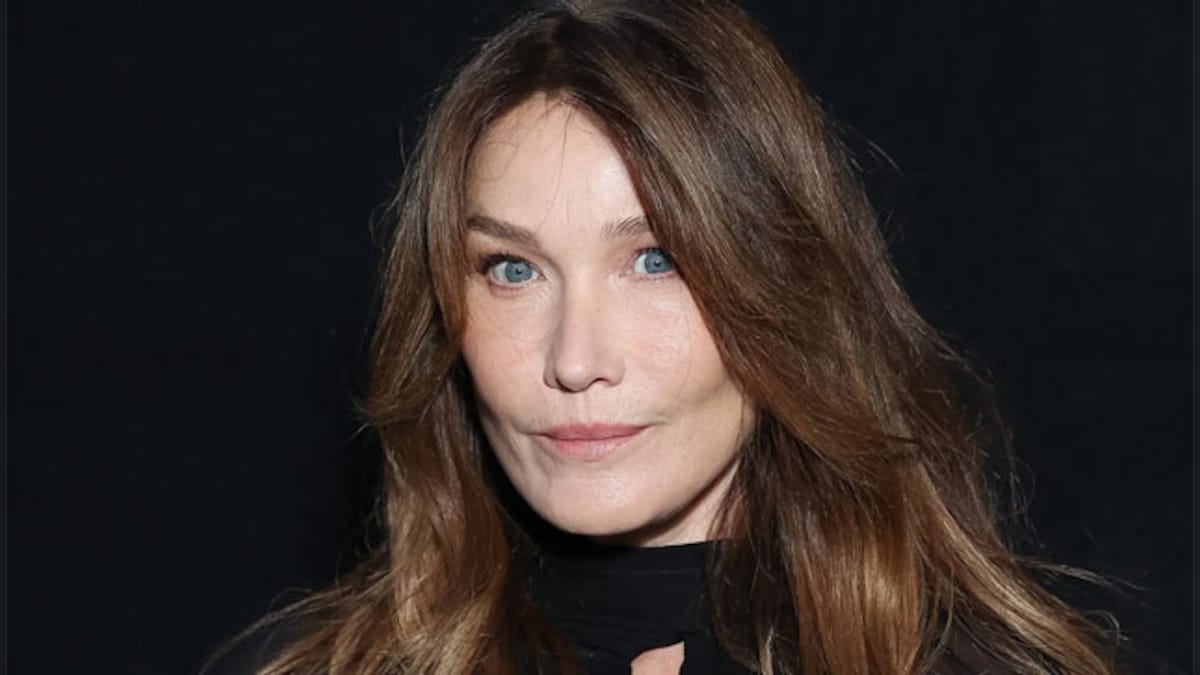 French singer and former model Carla Bruni reveals she has fought off  breast cancer – Firstpost