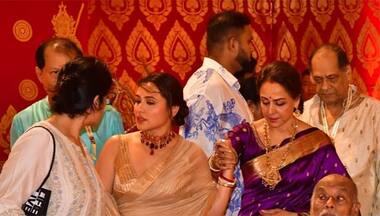 Rani Mukerji holds Hema Malini's hand at the Durga Puja celebrations, helps her to the stage
