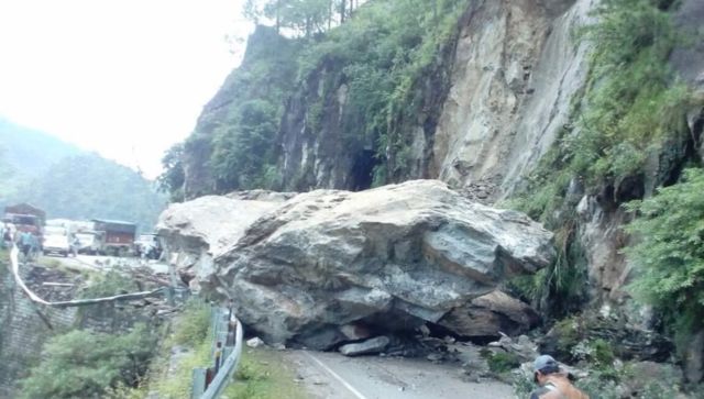 NH 5 blocked after massive landslide at Himachal’s Chaura, pileup of vehicles NH 5 blocked after massive landslide at Himachal’s Chaura, pileup of vehicles
