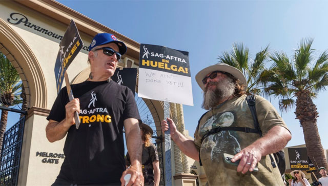 Late-night shows return after writers strike as actors resume talks that could end their standoff Late-night shows return after writers strike as actors resume talks that could end their standoff