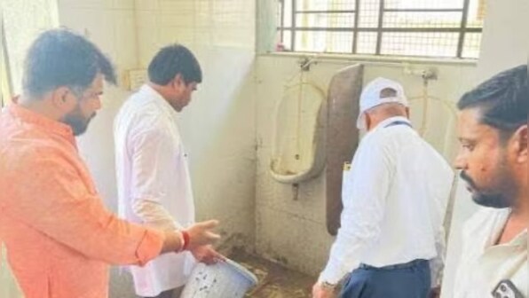 Case registered against Shiv Sena MP Hemant Patil after he makes Nanded hospital dean clean toilet