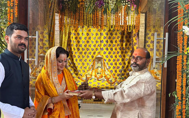 Ahead of 'Tejas' release, Kangana Ranaut aka Tejas Gill seeks blessings at Ram Mandir in Ayodhya Ahead of 'Tejas' release, Kangana Ranaut aka Tejas Gill seeks blessings at Ram Mandir in Ayodhya