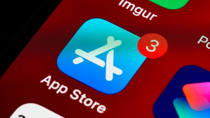Apple to allow sideloading apps shows iOS 17.2. Here’s why they are forced to comply with this dangerous step
