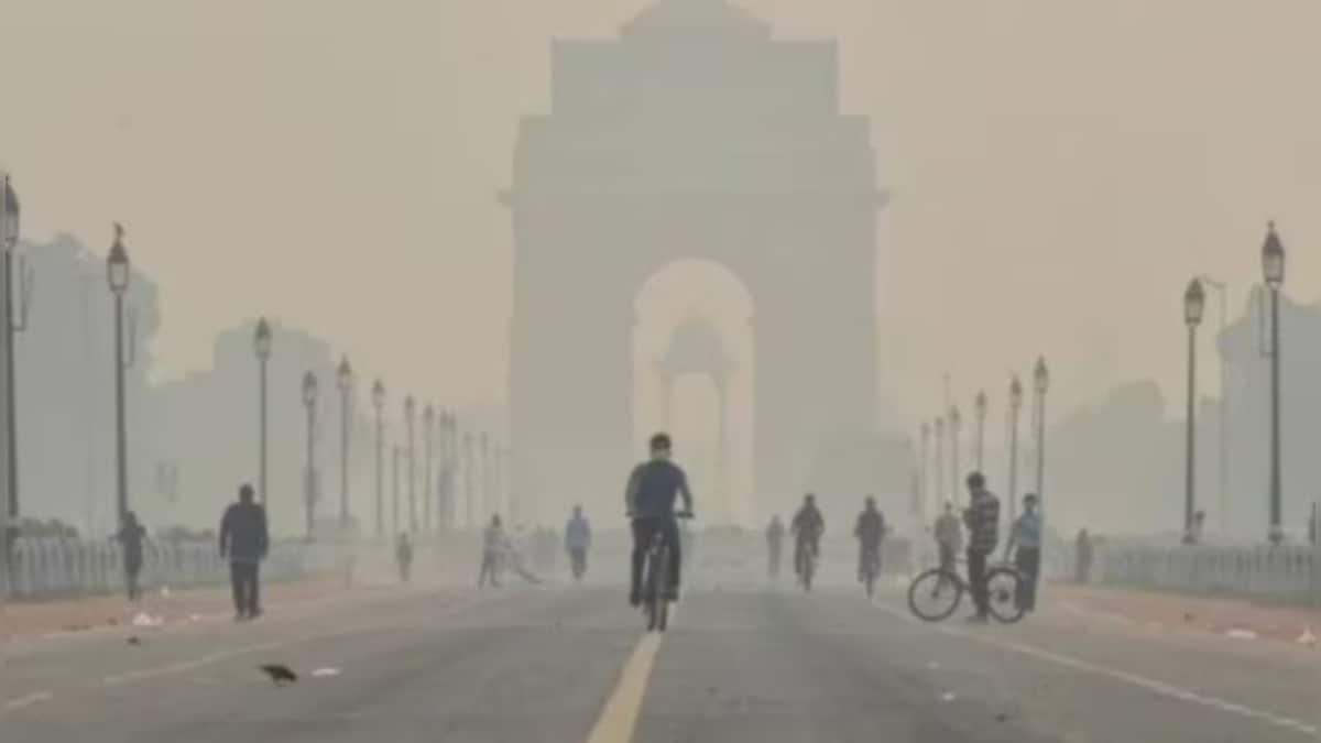 Delhi Pollution: No respite for residents as air quality in Delhi remains 'severe' category