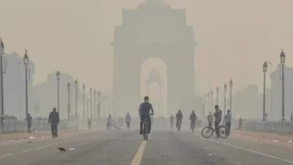 Delhi Pollution: No respite for residents as air quality in Delhi remains 'severe' category