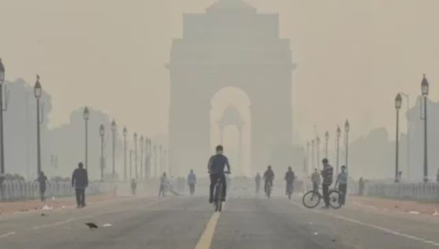 Delhi Pollution: No respite for residents as air quality in Delhi remains 'severe' category Delhi Pollution: No respite for residents as air quality in Delhi remains 'severe' category