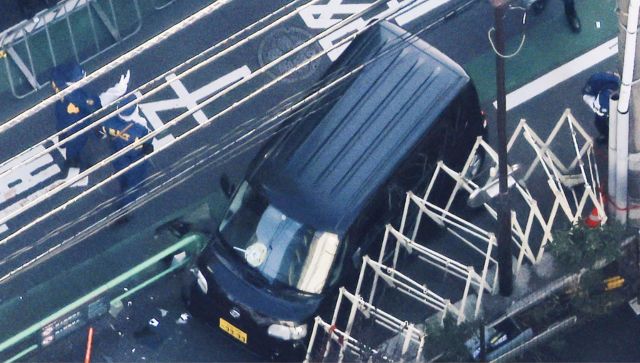 Watch: Man rams car into barricade leading to Israel embassy in Tokyo; one cop injured Watch: Man rams car into barricade leading to Israel embassy in Tokyo; one cop injured