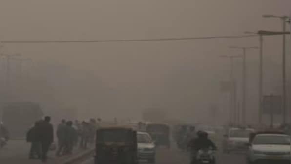 Delhi air pollution surpasses WHO health limit by 100 times