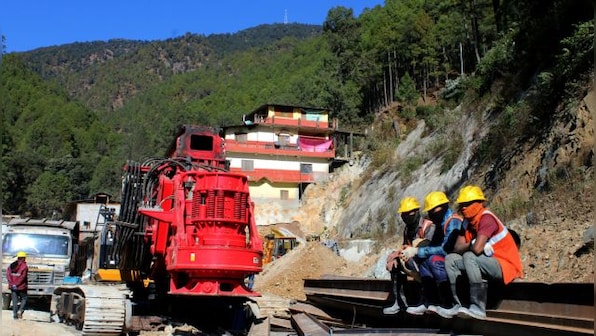 Uttarakhand Silkyara Tunnel Rescue: Digging halted after auger machine breaks, CM Dhami inspects site
