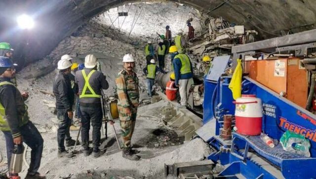 Drilling resumes at Silkyara tunnel to rescue 41 workers, PM Modi speaks to Dhami on rescue operations Drilling resumes at Silkyara tunnel to rescue 41 workers, PM Modi speaks to Dhami on rescue operations