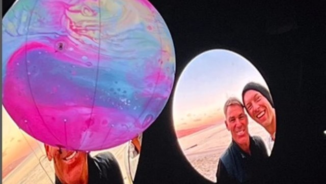 Coldplay lead singer Chris Martin pays tribute to late Australian legend Shane Warne Coldplay lead singer Chris Martin pays tribute to late Australian legend Shane Warne