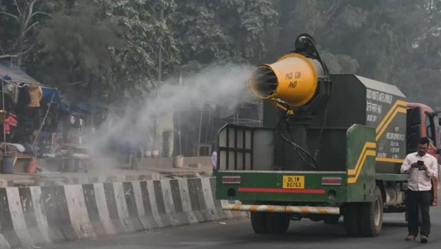 To curb Delhi air pollution, fire department starts sprinkling water at 13 pollution hotspots To curb Delhi air pollution, fire department starts sprinkling water at 13 pollution hotspots