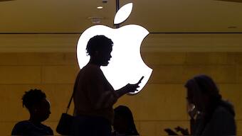 Fighting Peeping Toms: Apple working on privacy display for iPhones, Macs to stop shoulder surfers