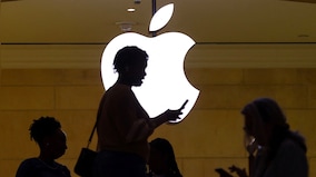 Fighting Peeping Toms: Apple working on privacy display for iPhones, Macs to stop shoulder surfers