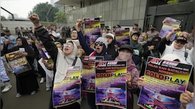 Indonesia: Muslim groups protests against Coldplay gig over LGBTQ stance