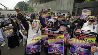 Indonesia: Muslim groups protests against Coldplay gig over LGBTQ stance