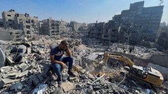 Israel faces stiff Hamas resistance as Egypt opens border on day 27 of Gaza conflict
