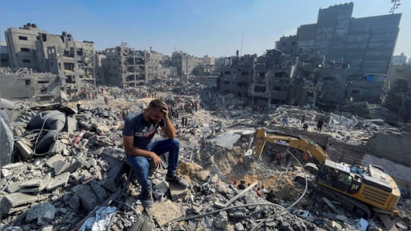 Israel faces stiff Hamas resistance as Egypt opens border on day 27 of Gaza conflict
