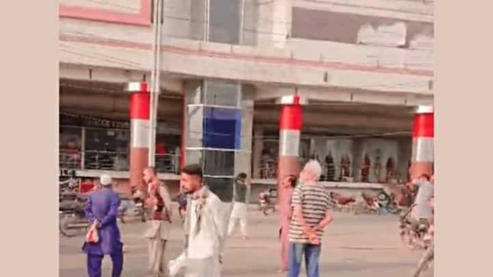 Ten killed, 22 injured in Karachi shopping mall fire