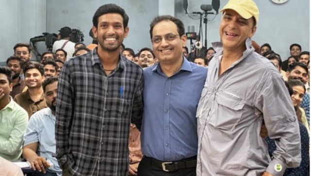 Did you Know director Vidhu Vinod Chopra gave a voice over of a dog for Vikrant Massey starrer 12th Fail? Did you Know director Vidhu Vinod Chopra gave a voice over of a dog for Vikrant Massey starrer 12th Fail?