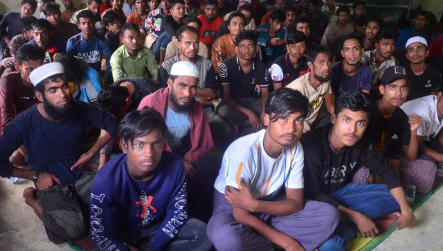 Indonesia: Hundreds of Rohingya refugees arrive in Aceh Indonesia: Hundreds of Rohingya refugees arrive in Aceh