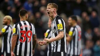 European football roundup: Newcastle United inflict first defeat on Arsenal; Bayern Munich thump Dortmund